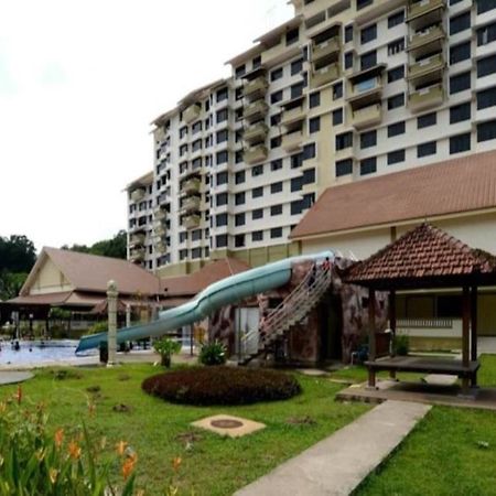 Puteri Beach Resort Port Dickson Buitenkant foto